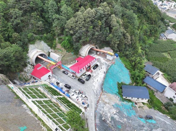 股神配资 “零开挖”守护三峡生态 湖北这条高速正“绿色生长”