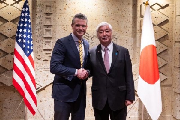 爱配配资 解释就是掩饰？日防卫相“辟谣”自卫队求美军核威慑中国